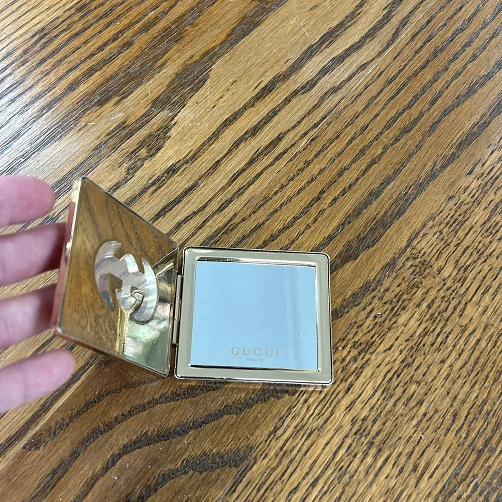Gucci Silver Compact Mirror - Picture 2 of 4